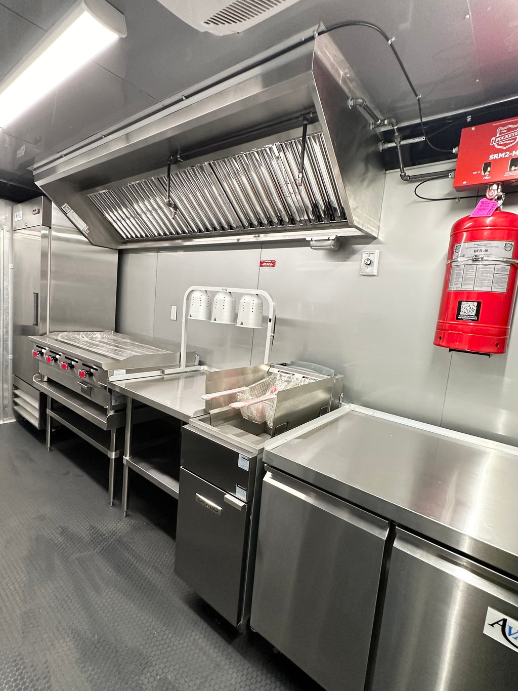 40 lb deep fryer and refrigeration alongside the heat lamp pass in the 14 FT Burger Trailer