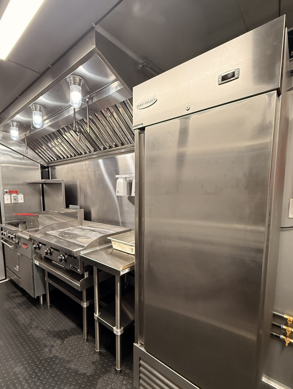 14 FT yellow cooking trailer, interior reach-in refrigerator
