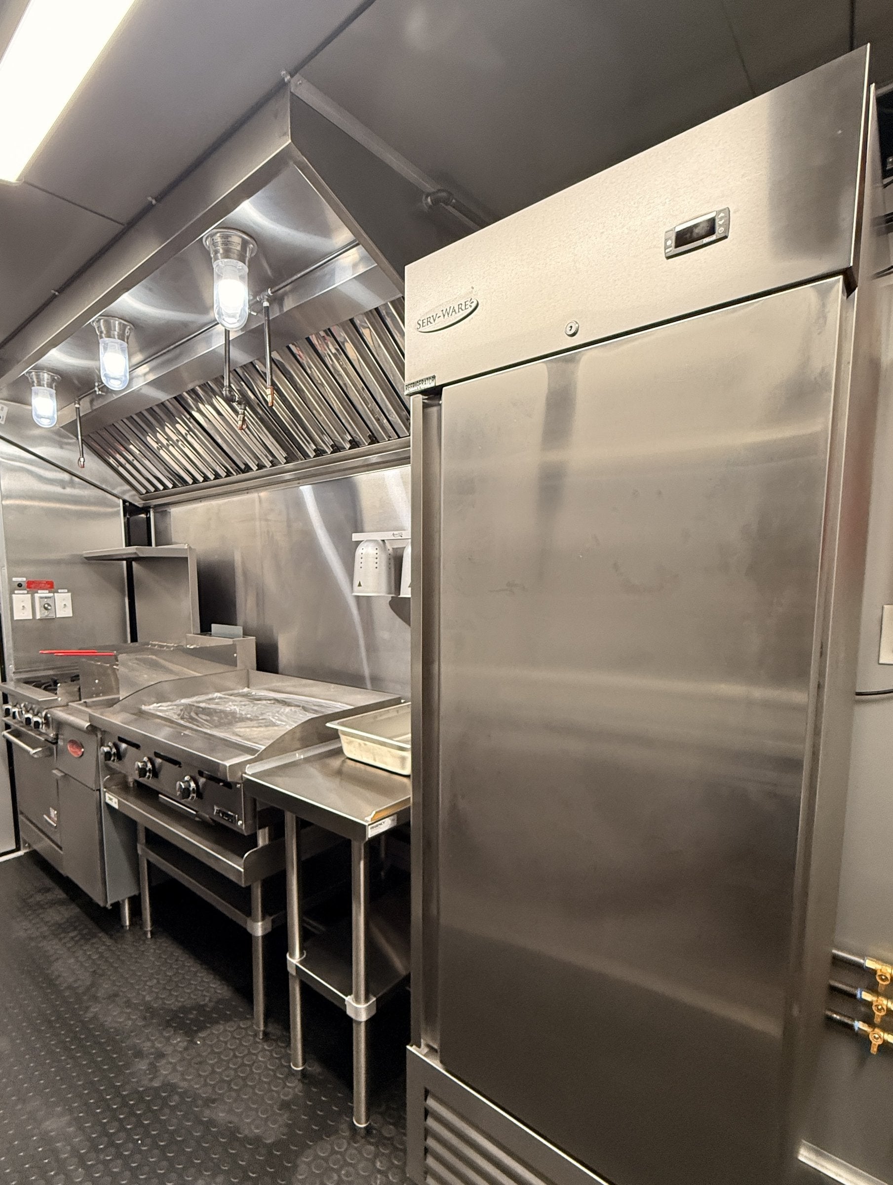 14 FT yellow cooking trailer, interior reach-in refrigerator