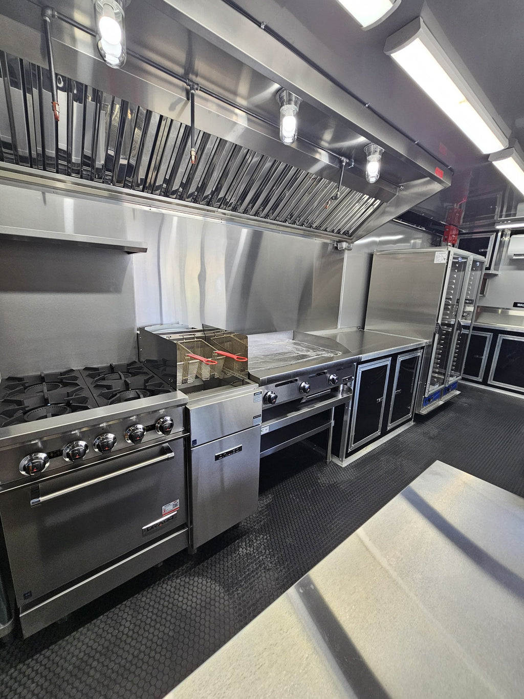 20 Ft Deluxe Food Trailer