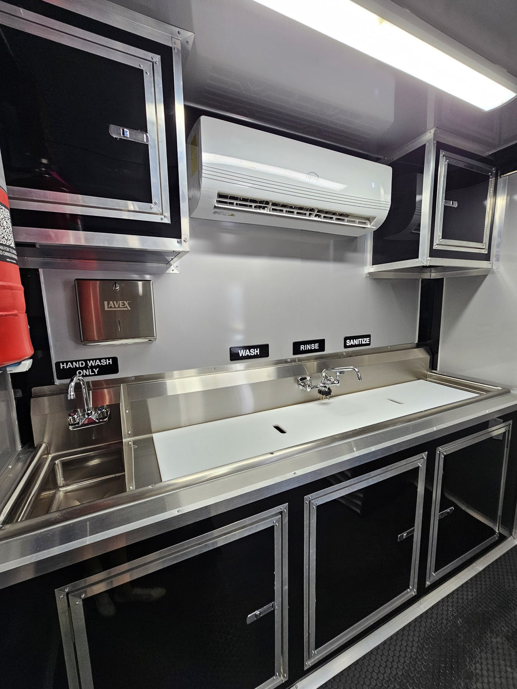 20 Ft Deluxe Food Trailer