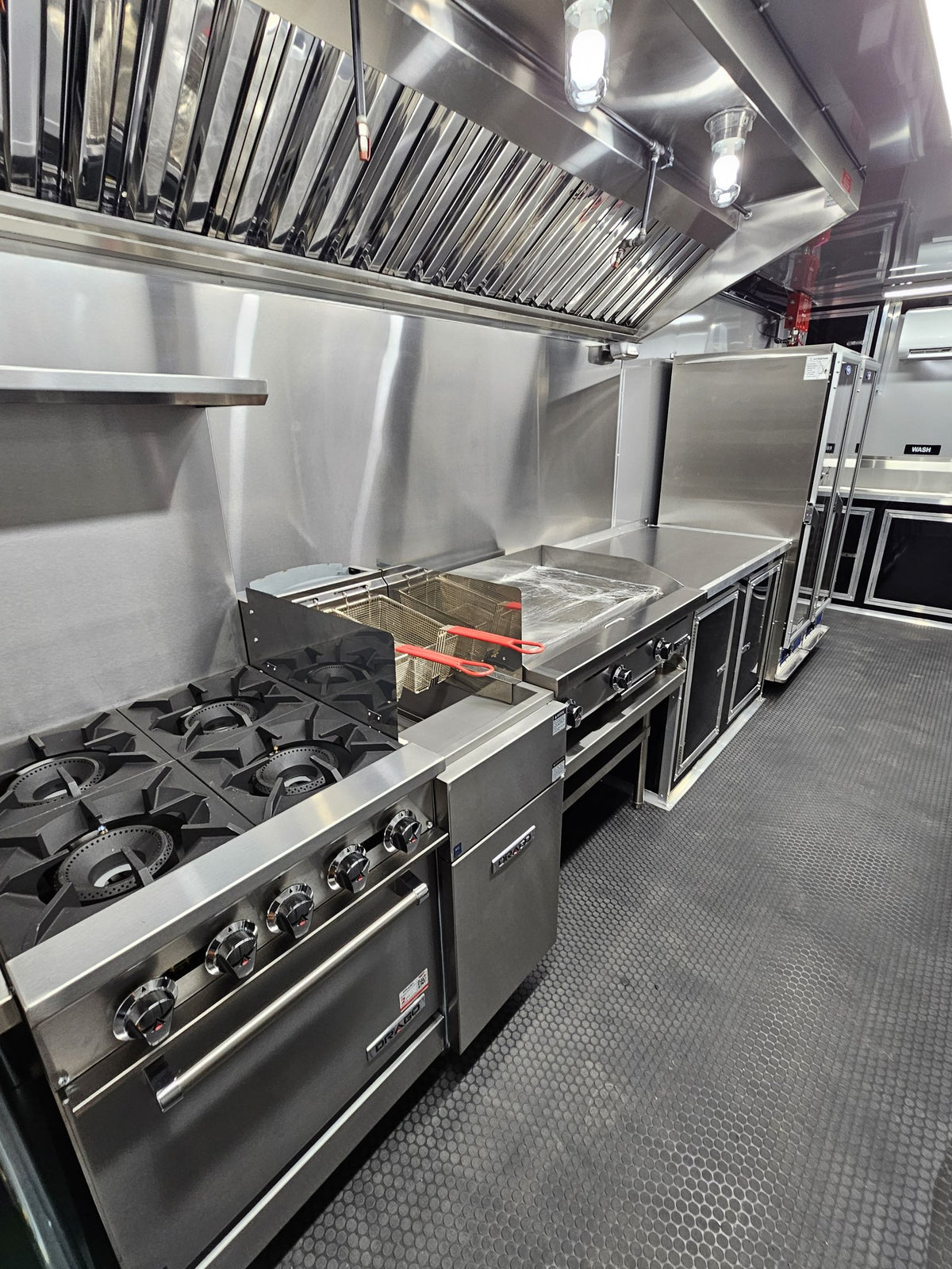 20 Ft Deluxe Food Trailer