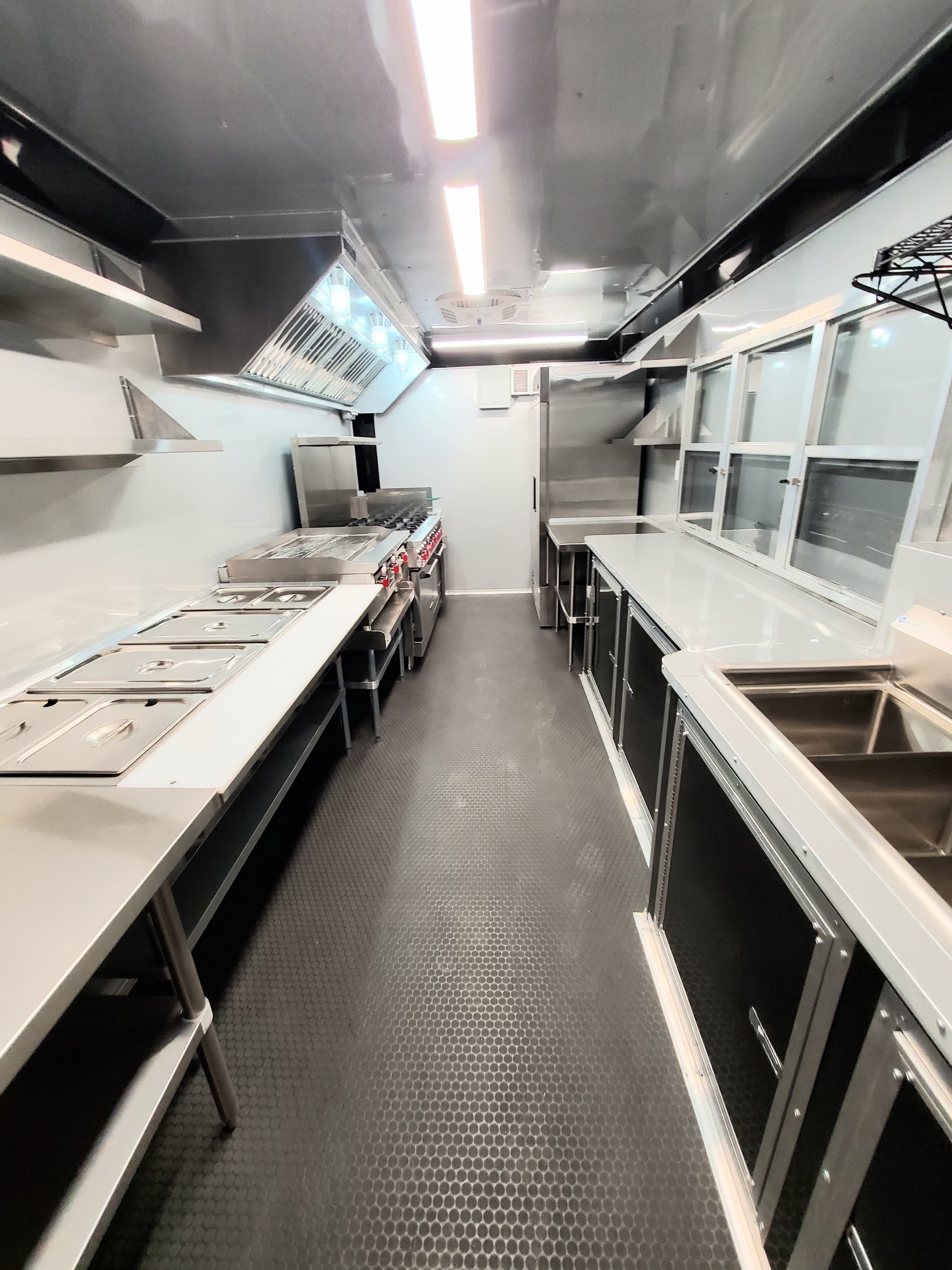 18 FT Mobile Kitchen