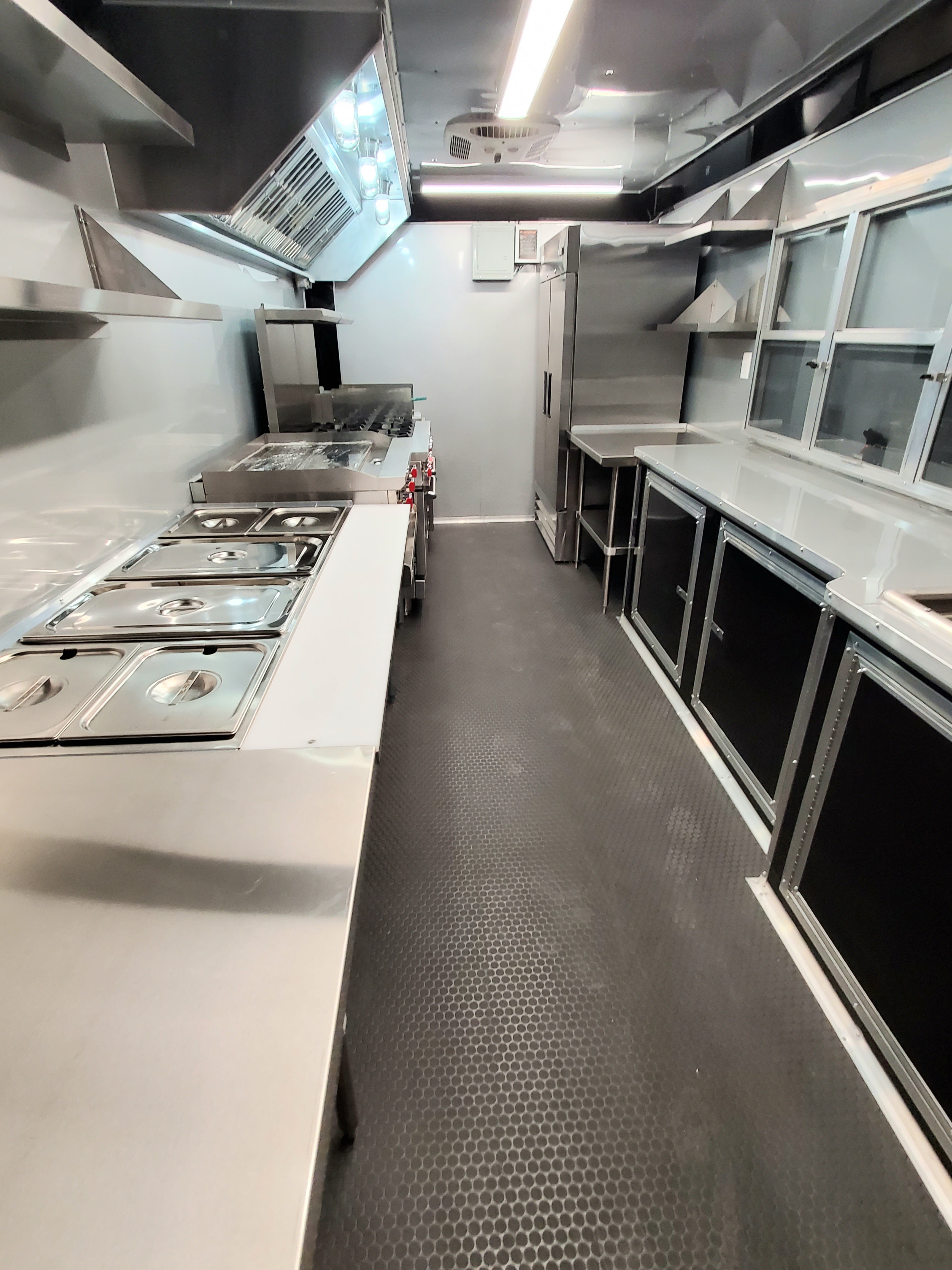 18 FT Mobile Kitchen