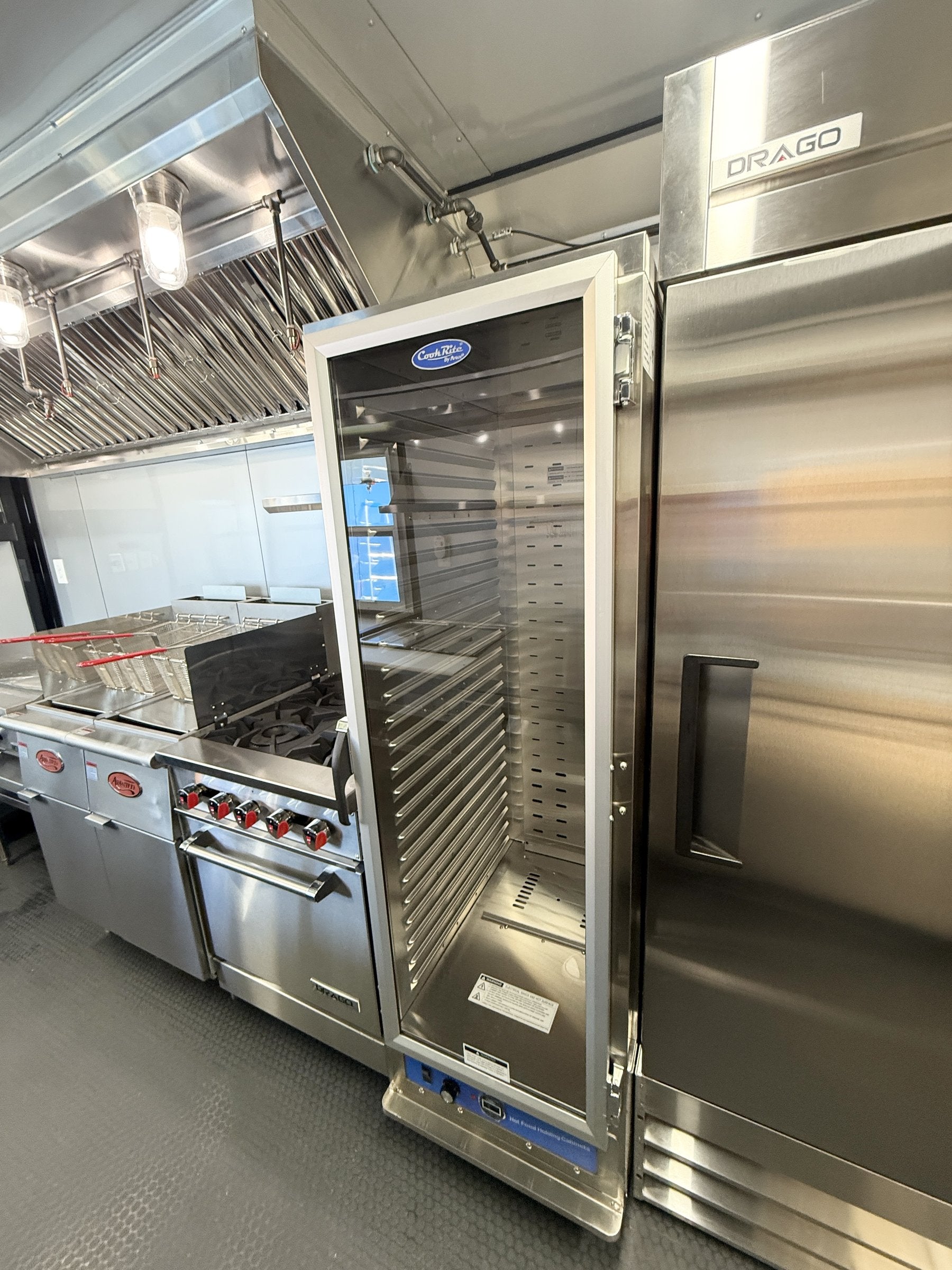 28 FT smoker concession trailer with restroom, interior reach-in refrigerator and rack