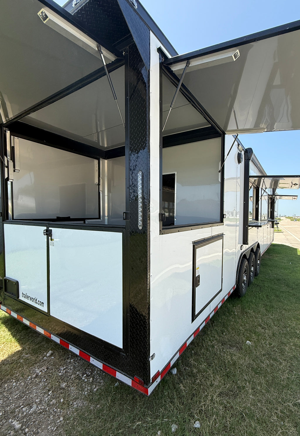 40 FT Gooseneck Southern Pride Rotisserie Smoker Trailer